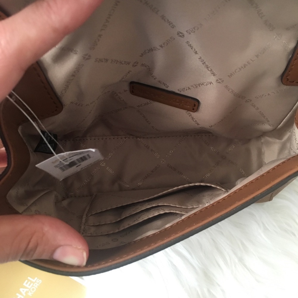 New Michael Kors small Montgomery Crossbody - Picture 7 of 8